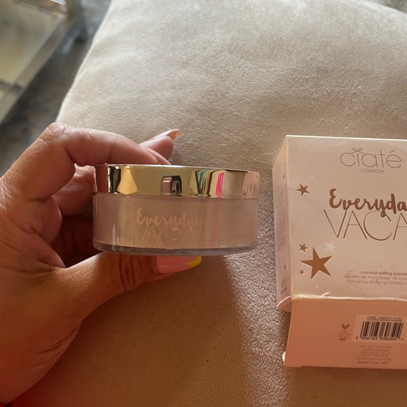 Ciate London Everyday Vacay Coconut Setting Powder - Picture 3 of 12